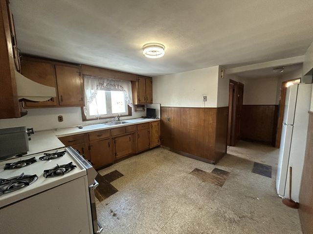 29 Oakland Ave, Everett, MA 02149