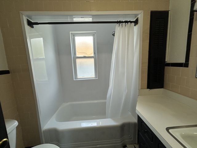 29 Oakland Ave, Everett, MA 02149