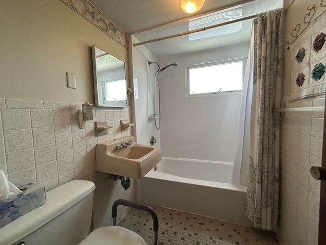 29 Oakland Ave, Everett, MA 02149