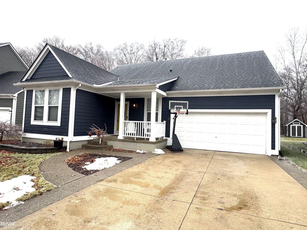 57421 River Oaks Drive, New Haven, MI 48048