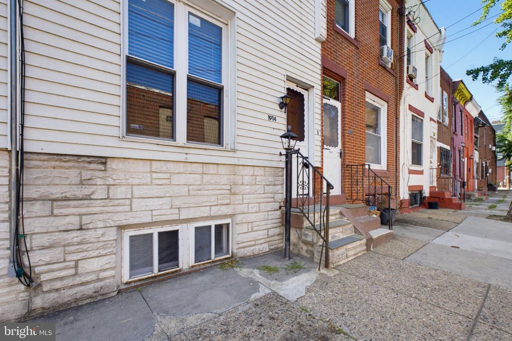 1914 E HAZZARD ST, PHILADELPHIA, PA 19125 — photo 2