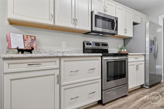 112 W Tahoe Drive, Savannah, GA 31405