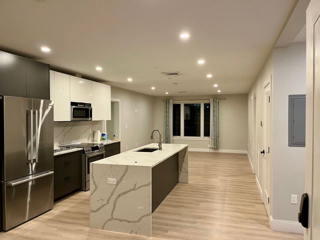 25 2nd Street 302, Chelsea, MA 02150