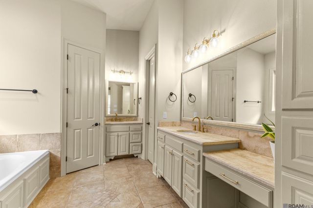 3165 Grand Field Ave, Baton Rouge, LA 70810