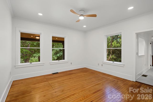 385 Chunns Cove Road, Asheville, NC 28805