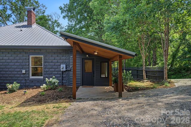 385 Chunns Cove Road, Asheville, NC 28805