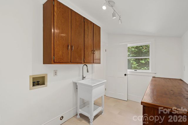 385 Chunns Cove Road, Asheville, NC 28805