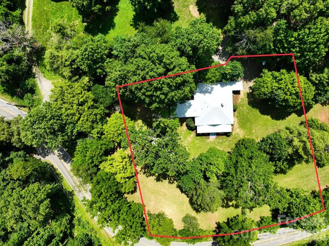 385 Chunns Cove Road, Asheville, NC 28805