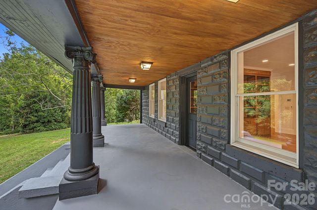 385 Chunns Cove Road, Asheville, NC 28805