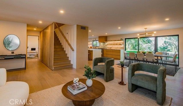 24245 Hatteras, Woodland Hills (los Angeles), CA 91367