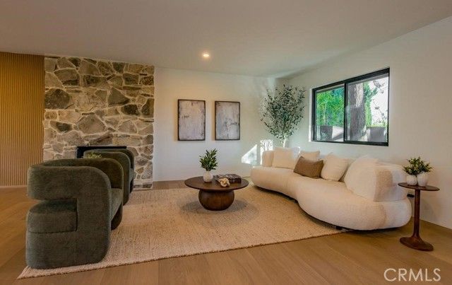 24245 Hatteras, Woodland Hills (los Angeles), CA 91367