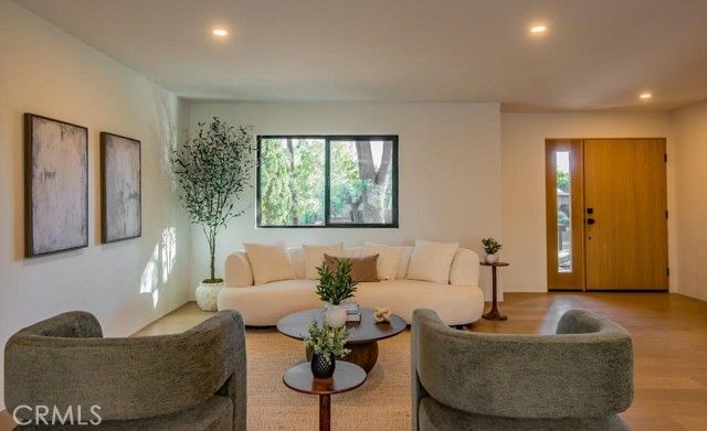 24245 Hatteras, Woodland Hills (los Angeles), CA 91367