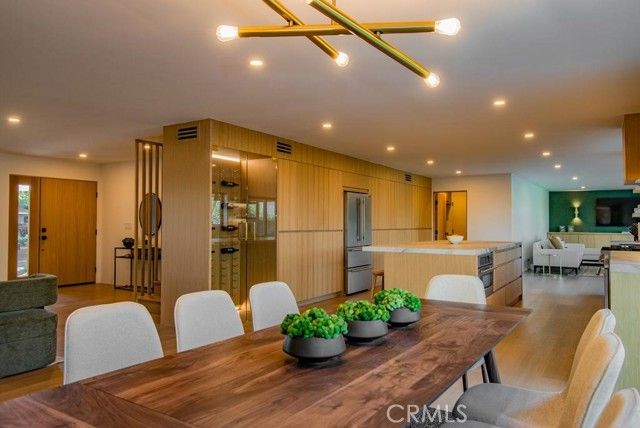 24245 Hatteras, Woodland Hills (los Angeles), CA 91367