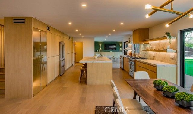 24245 Hatteras, Woodland Hills (los Angeles), CA 91367