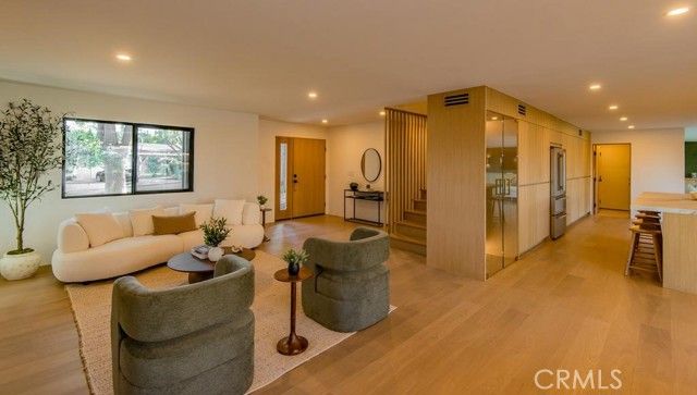 24245 Hatteras, Woodland Hills (los Angeles), CA 91367