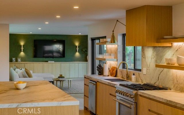 24245 Hatteras, Woodland Hills (los Angeles), CA 91367