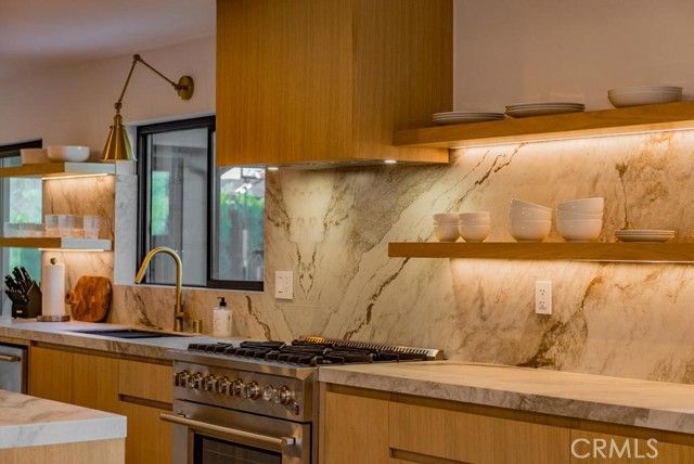 24245 Hatteras, Woodland Hills (los Angeles), CA 91367