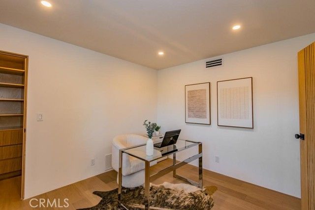 24245 Hatteras, Woodland Hills (los Angeles), CA 91367