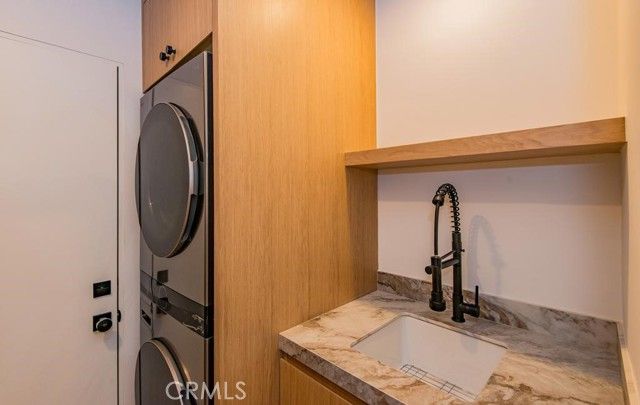 24245 Hatteras, Woodland Hills (los Angeles), CA 91367