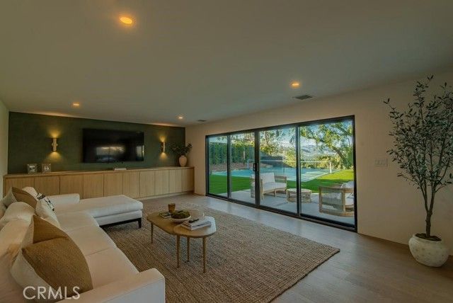 24245 Hatteras, Woodland Hills (los Angeles), CA 91367