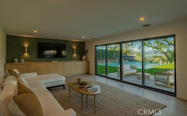 24245 Hatteras, Woodland Hills (los Angeles), CA 91367