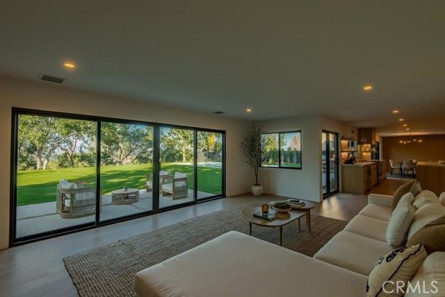 24245 Hatteras, Woodland Hills (los Angeles), CA 91367