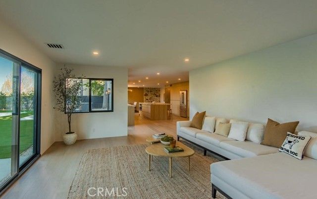 24245 Hatteras, Woodland Hills (los Angeles), CA 91367