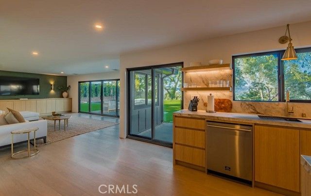 24245 Hatteras, Woodland Hills (los Angeles), CA 91367