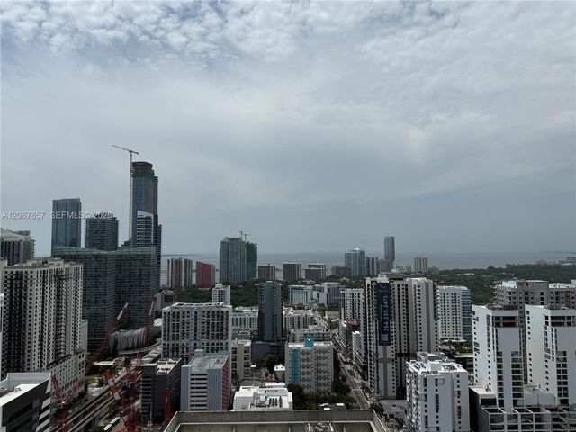 185 SW 7th Street 4010, Miami, FL 33130