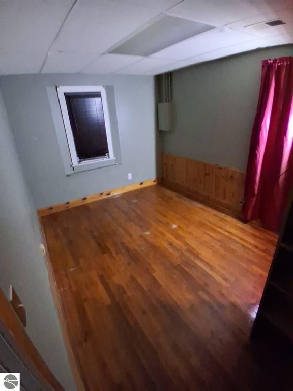 Image 5 of property listing at 4712 Jefferson Avenue, Midland, MI 48640