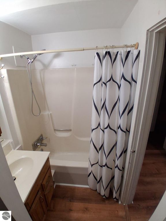 Image 6 of property listing at 4712 Jefferson Avenue, Midland, MI 48640
