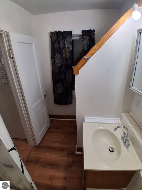Image 7 of property listing at 4712 Jefferson Avenue, Midland, MI 48640