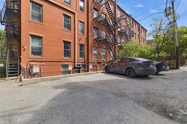 1051 Beacon 408, Brookline, MA 02446