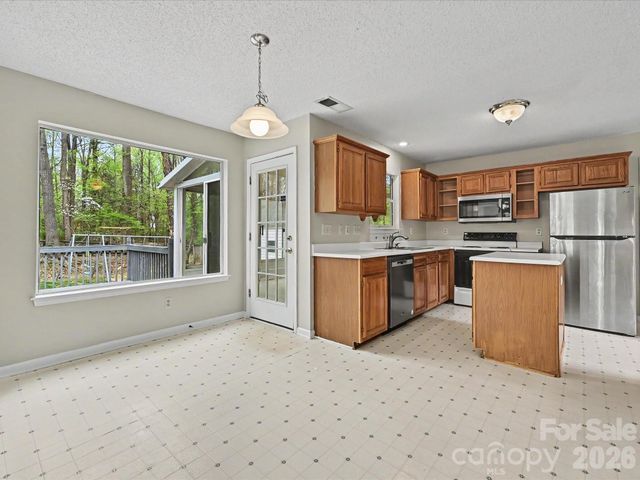 2800 Pearwood Court, Matthews, NC 28105