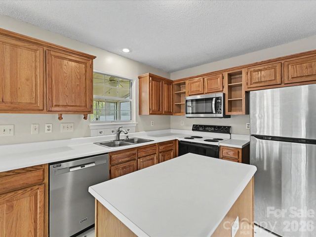 2800 Pearwood Court, Matthews, NC 28105