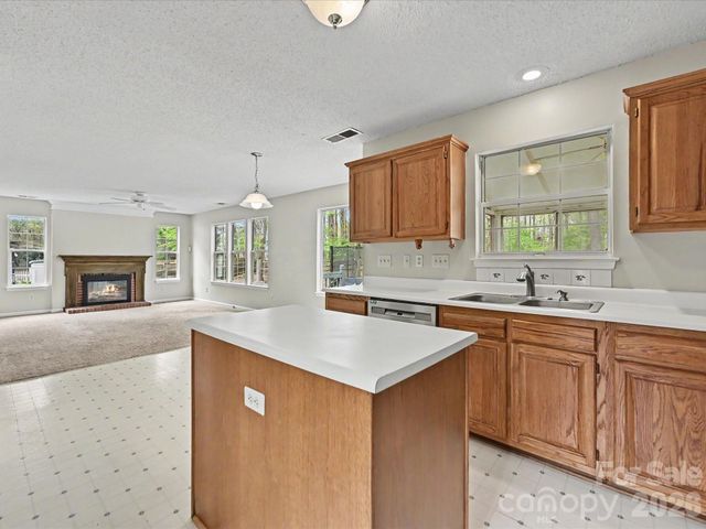 2800 Pearwood Court, Matthews, NC 28105