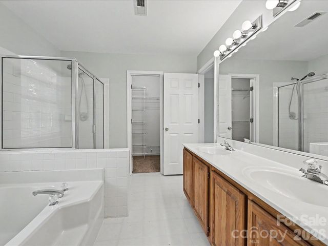 2800 Pearwood Court, Matthews, NC 28105