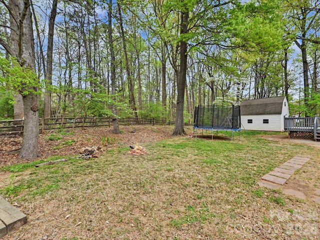 2800 Pearwood Court, Matthews, NC 28105