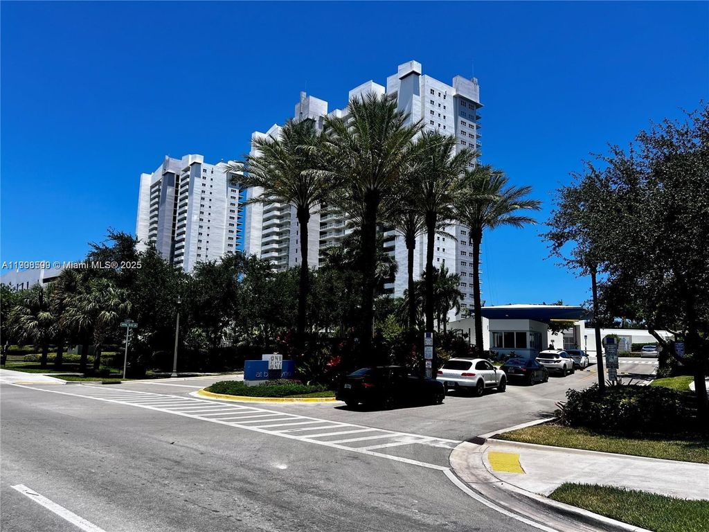 15051 Royal Oaks Ln 2301, North Miami, FL 33181