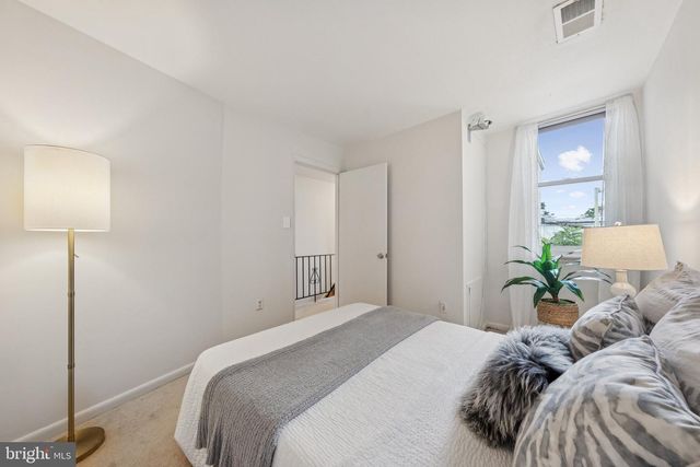 1332 EMERALD ST NE, Washington, DC 20002