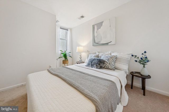 1332 EMERALD ST NE, Washington, DC 20002