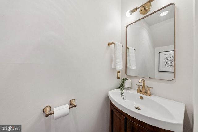 1332 EMERALD ST NE, Washington, DC 20002