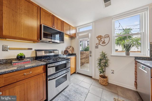 1332 EMERALD ST NE, Washington, DC 20002