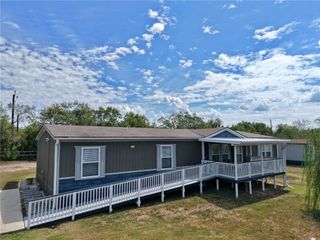 130 Hawkins Dr, Mathis, TX 78368