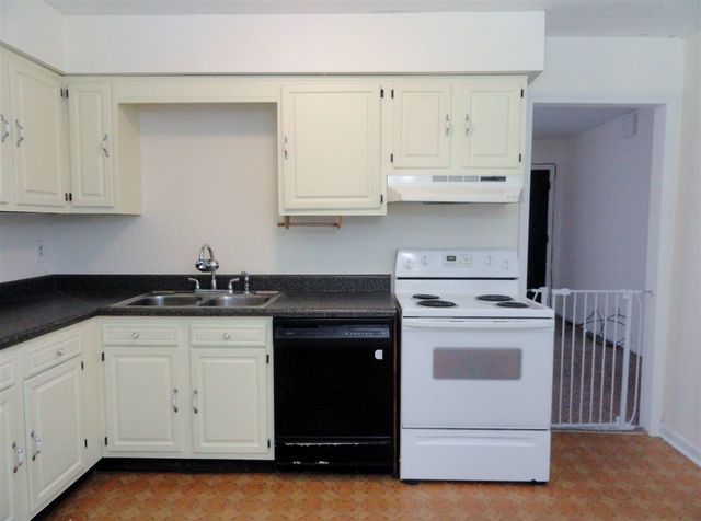 215 Country Road, Jacksonville, NC 28546