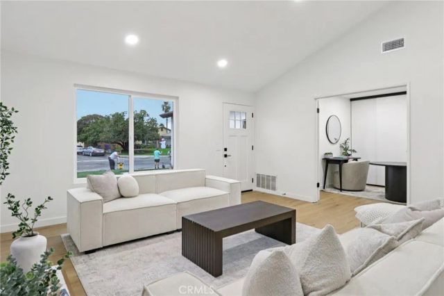 4560 Calle Del Palo, Oceanside, CA 92057