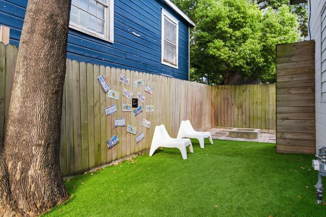 109 Bryan Street B, Houston, TX 77011