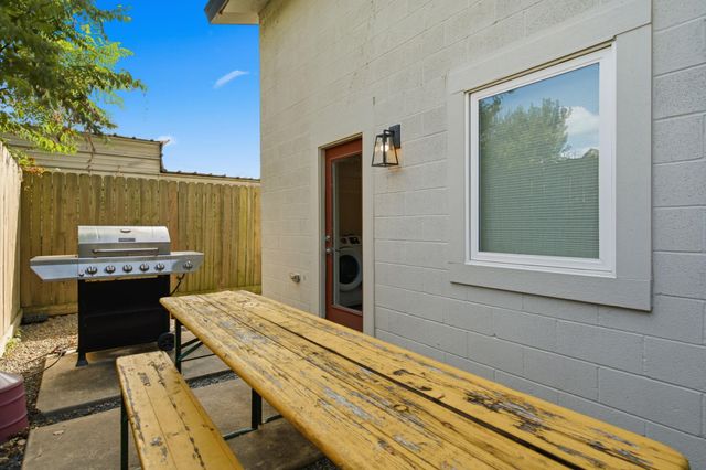 109 Bryan Street B, Houston, TX 77011
