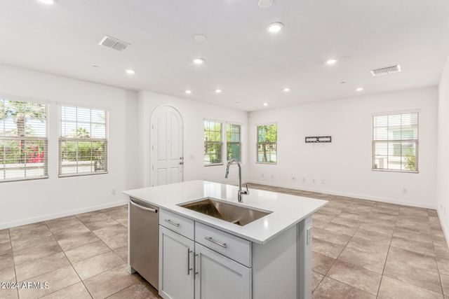 4077 S SABRINA Drive 5, Chandler, AZ 85248