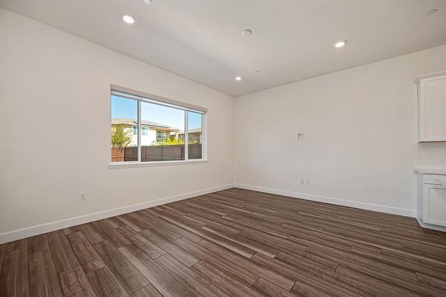 3725 Yellow Leaf Ave, Sacramento, CA 95835